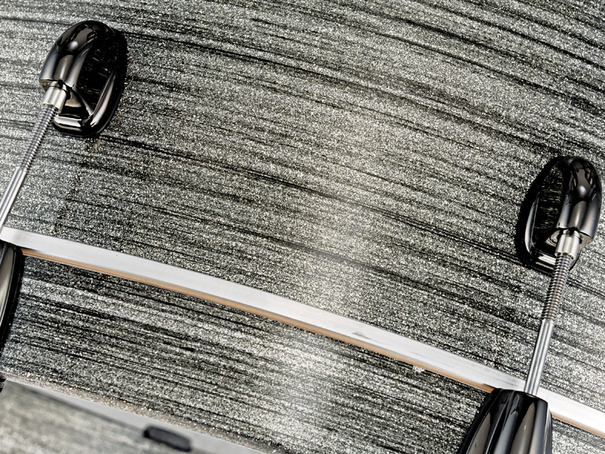 Grey Stardust is one of four new sparkle lacquer fi nishes and is subtly different on every Artisan drum.