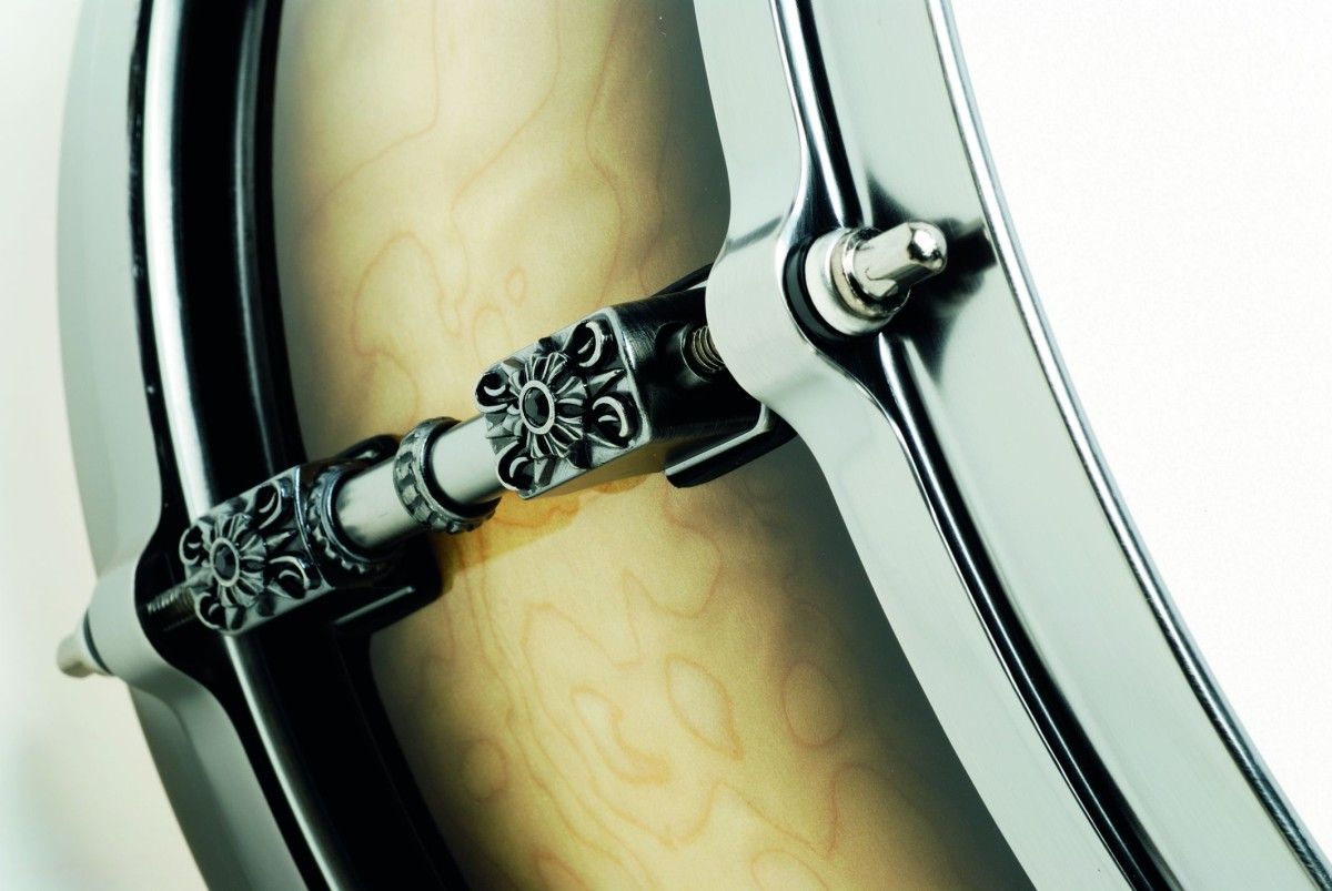 Heavy, gothic-style squared posts on every lug.