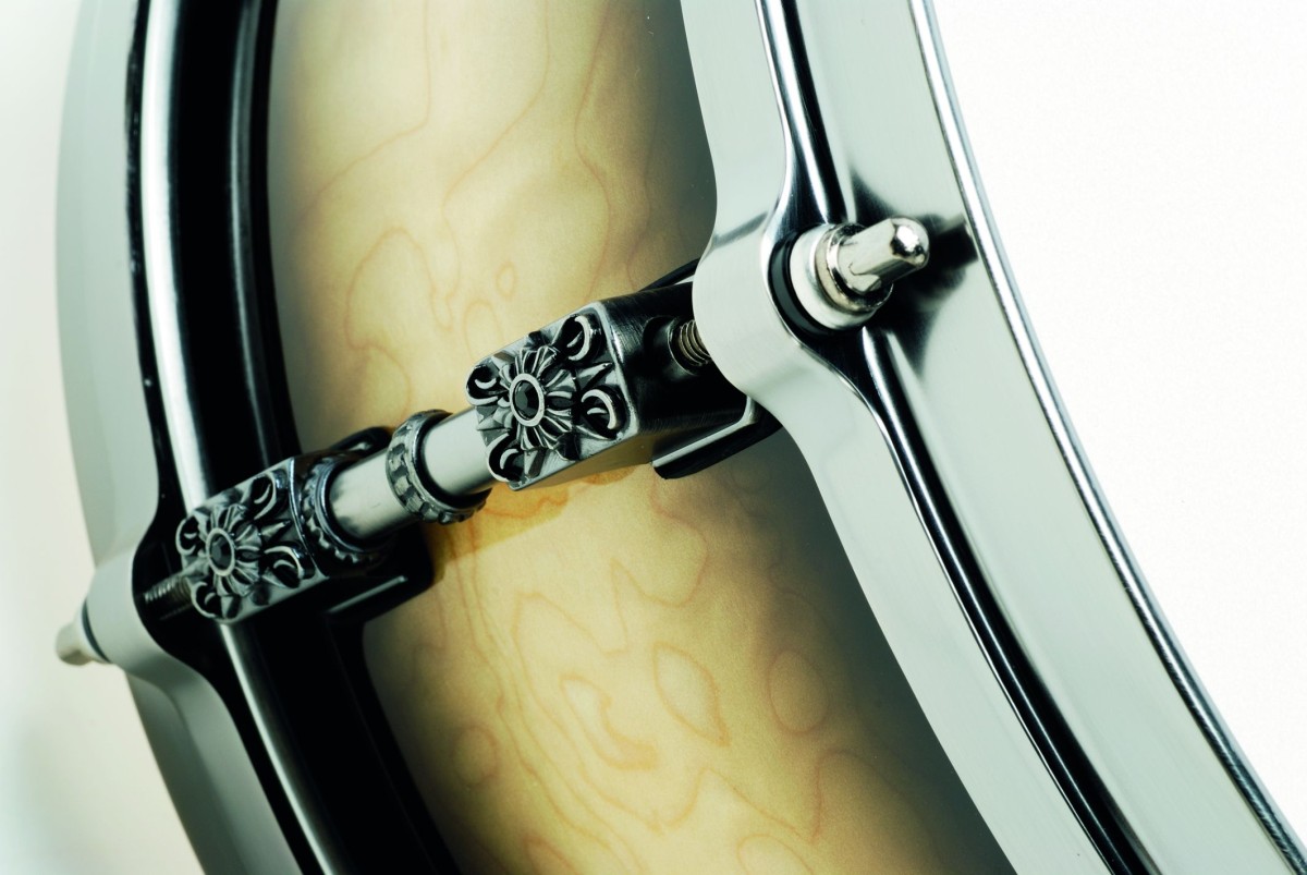 Heavy, gothic-style squared posts on every lug.