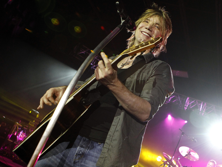 Goo Goo Dolls' John Rzeznik talks about recording new album, Magnetic