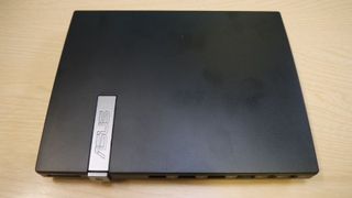 Asus EeeBox PC EB1033 top