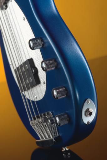 The mid control allows you to get great sound projections from the SUB Sterling.