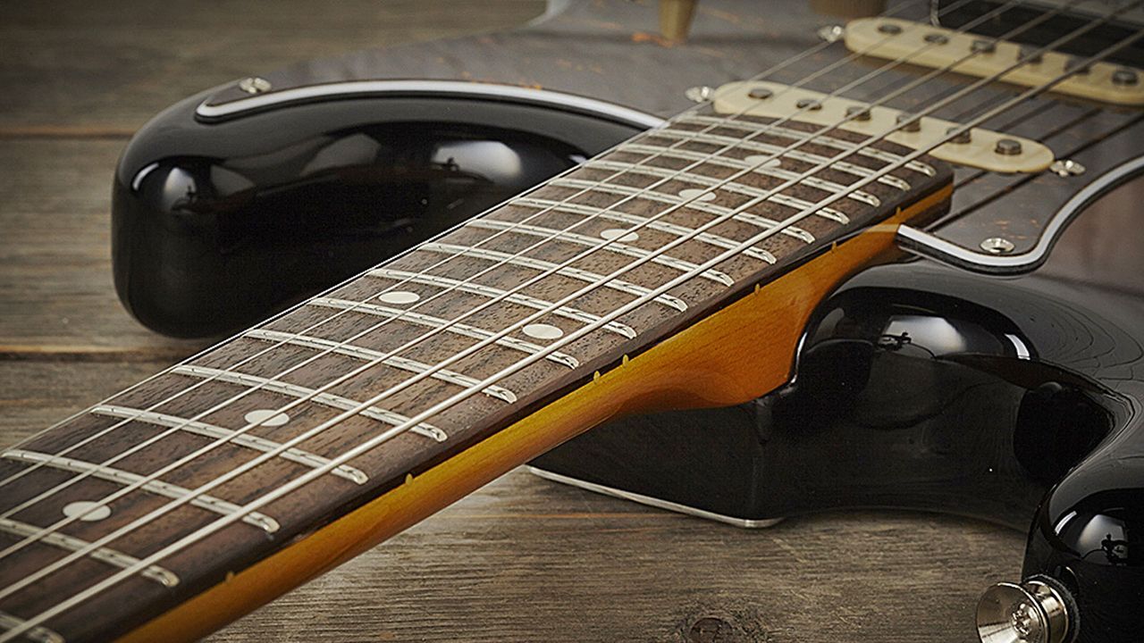 Both vintage-tinted, gloss polyester-finished necks have the comfortable combination of a Modern C profile and 21mm (9.5") fretboard radius