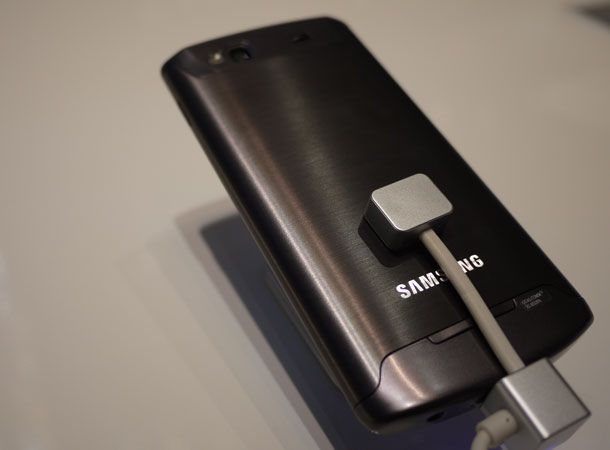 Samsung Wave 3 hands 7