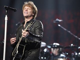Jon Bon Jovi says an extra hig "Hello!" to New Jersey