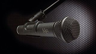 The flat fronted grille helps keep the vocalist on-axis with the mic