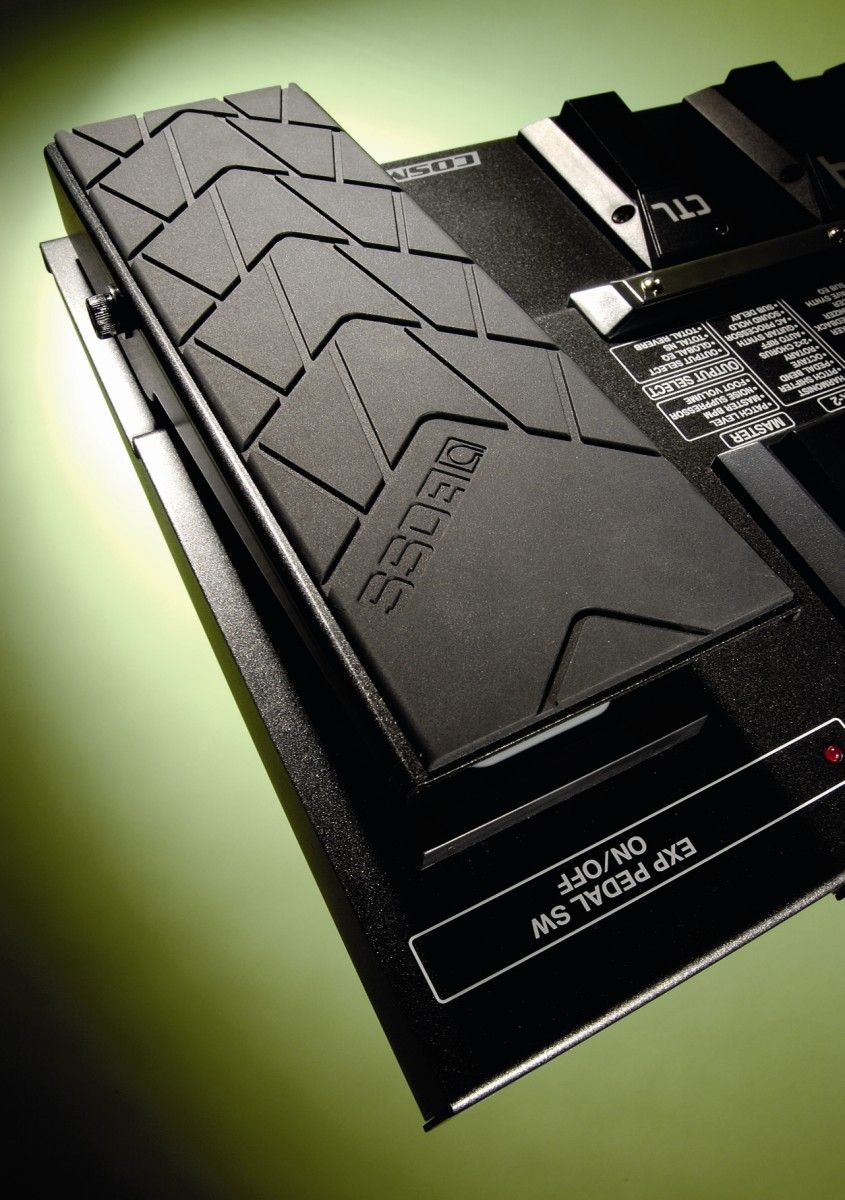 The treadle pedal adjusts volume, wah and parameter adjustment.