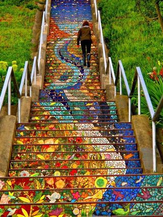 Arte del mosaico - escalera secreta de mosaico