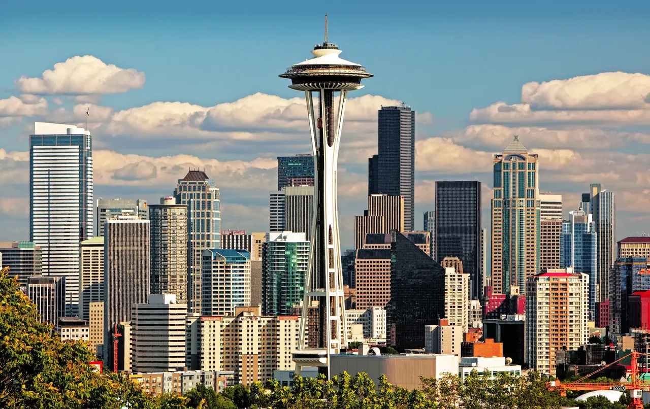LBZ4395.seattle_space_needle.GettyImages121709867_rf