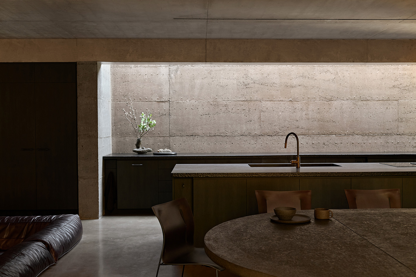 Karijini House, miinimalist moody house design