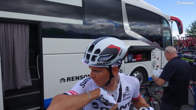 Giant brought its new Pursuit helmet to the Tour. Here Giant-Alpecin's Frenchman Warren Barguil helpfully gives us a profile shot of the new aero road helmet