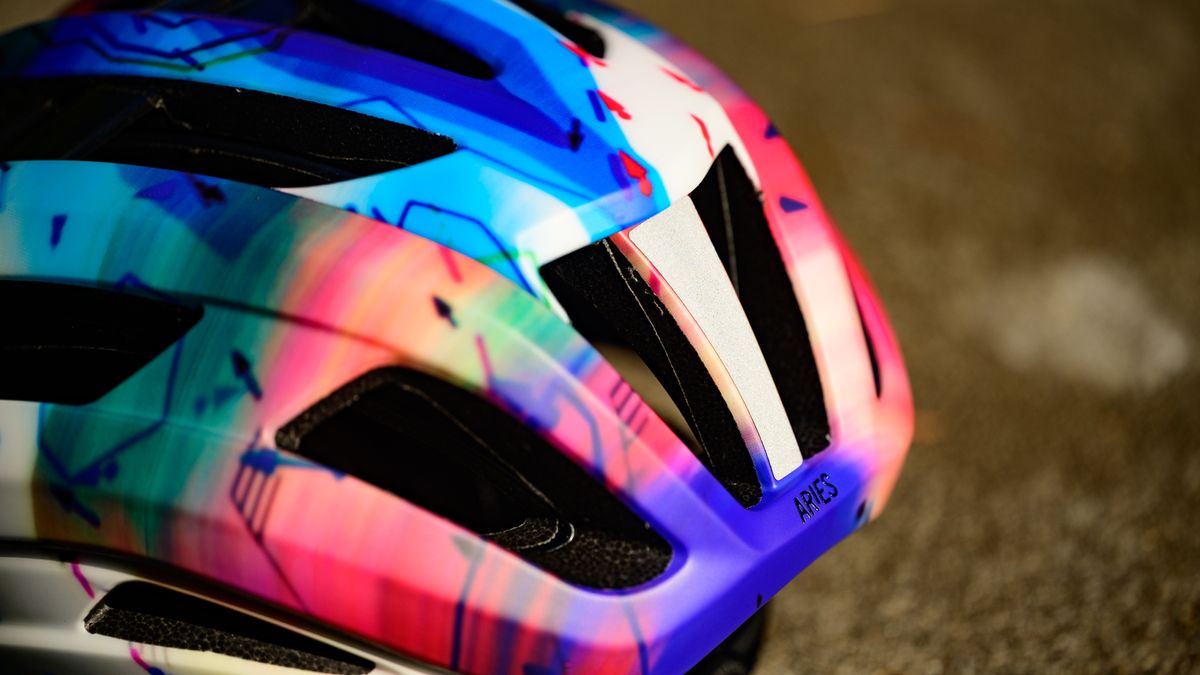 Giro Aries Spherical reflective sticker
