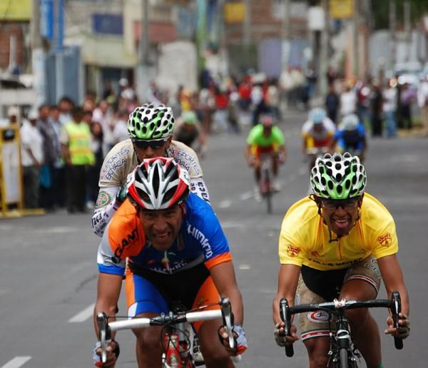 Hector Chiles (Espoli Dunamis), left, outsprints race leader Fernando Camargo (Boyaca Orgullo De America) for the stage five victory.