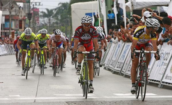 Francisco Mancebo finishes stage three and retains his overall lead.
