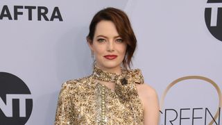 emma stone with a chopped bob up do on the red carpet
