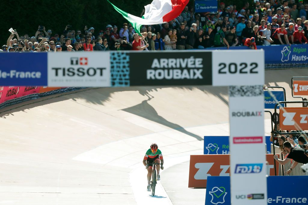 ROUBAIX FRANCE APRIL 16 Elisa Longo Borghini of Italy and Team Trek Segafredo sprints to win in last lap in the Roubaix Velodrome Vlodrome Andr Ptrieux during the 2nd ParisRoubaix 2022 Womens Elite a 1247km one day race from Denain to Roubaix ParisRoubaixFemmes ParisRoubaix on April 16 2022 in Roubaix France Photo by Bas CzerwinskiGetty Images