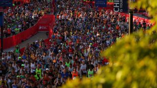 Runners at the start of the Chicago Marathon 2022