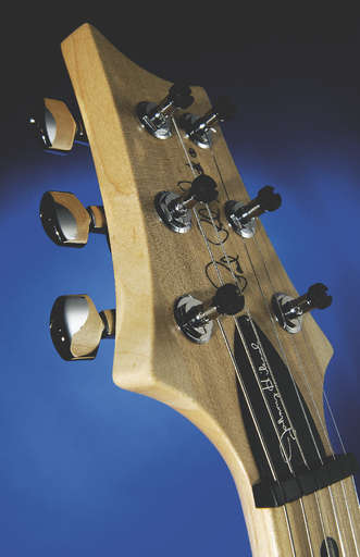The truss rod cover is flush-mounted to facilitate behind-the-nut bends