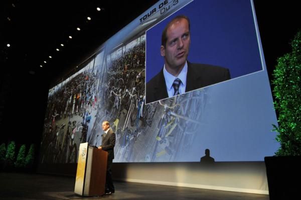 Christian Prudhomme presents the 2010 Tour de France route.