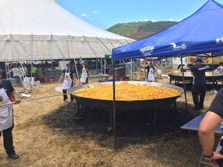 Giant Paella greets the finishers of Quebrantahuesos
