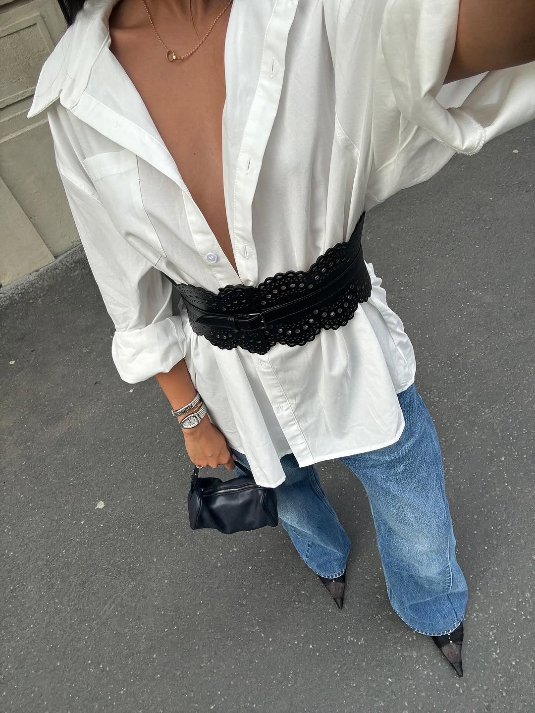 woman wearing black pointed toe heels jeans fall outfits 2025