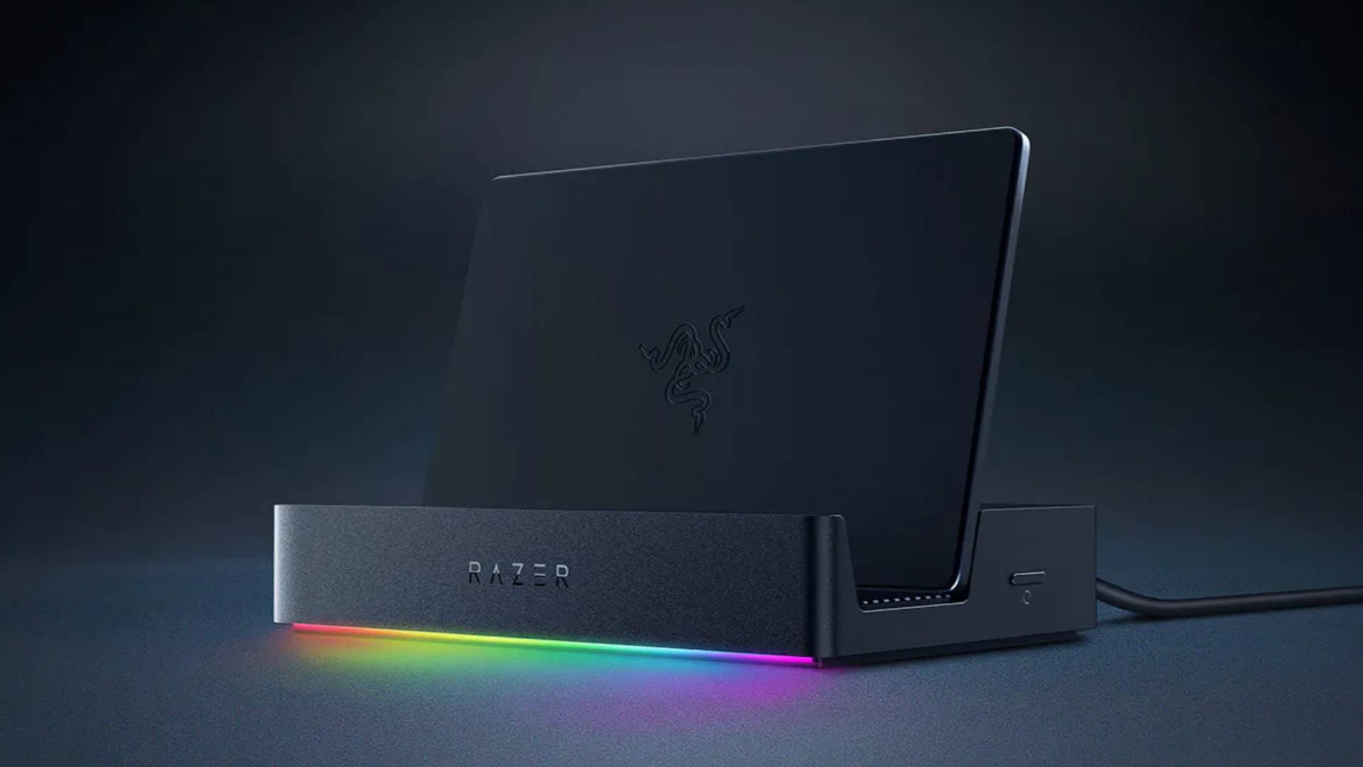 Una vista frontal del Razer Handheld Dock Chroma con la base envuelta