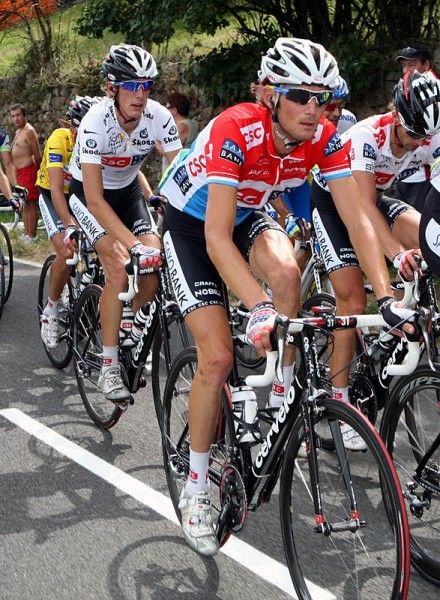 Fr&auml;nk Schleck with younger brother Andy on his wheel.