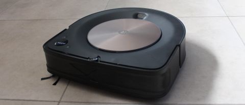 iRobot Roomba S9+ på et klinkegulv
