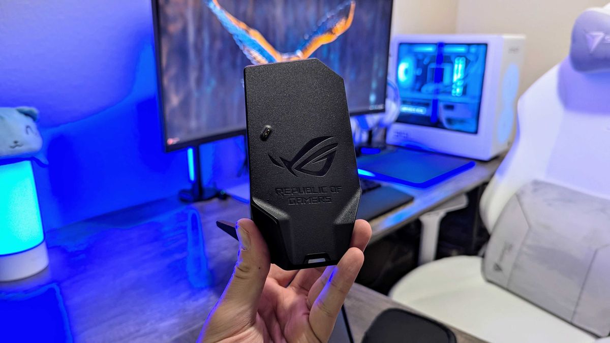 Image of the ASUS ROG Spatha X wireless gaming mouse.