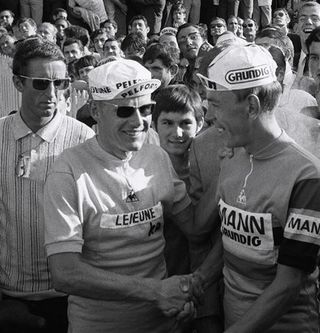 Jan Janssen (left) with Willy Van Springel before the final stage of the 1968 Tour de France.