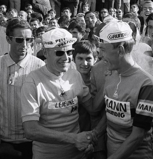 Van Springel congratulates Janssen after being defeated on the final stage of the 1968 Tour.