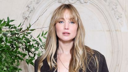 Jennifer Lawrence wearing light wash denim jeans and tailored coat on 26 January, 2026