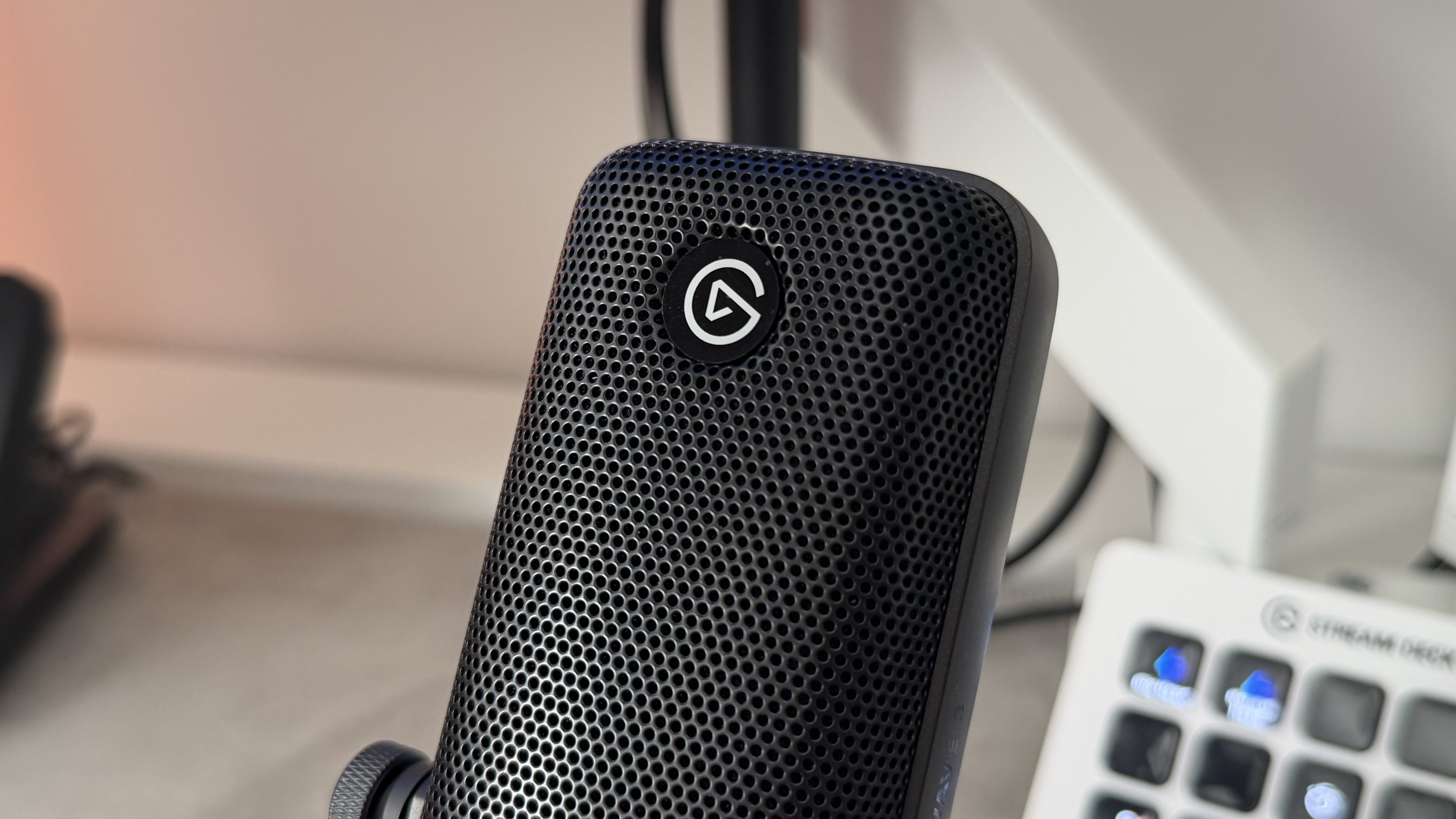 The Elgato logo at the top of the Elgato Wave 3 Mk2