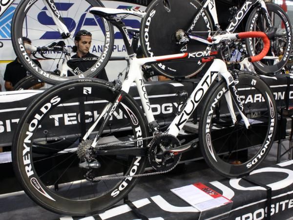 Kuota has added a special Di2-specific version of its KOM flagship to the range with internal routing and no conventional cable stops.