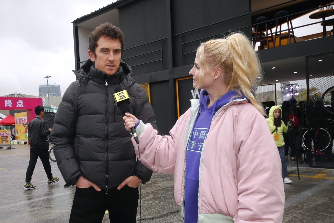Geraint Thomas talks to the media