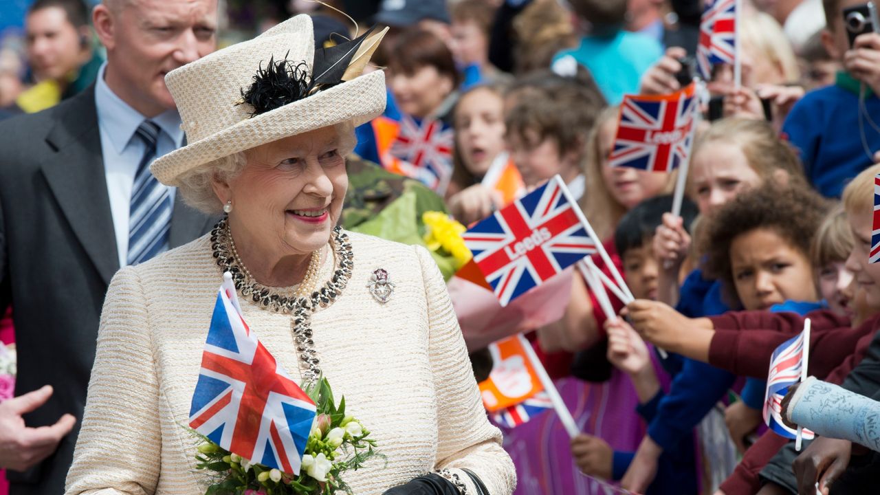 Queen greeting the Bank Holiday crowds