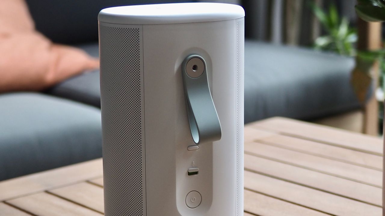 Rear panel of Sonos Play speaker