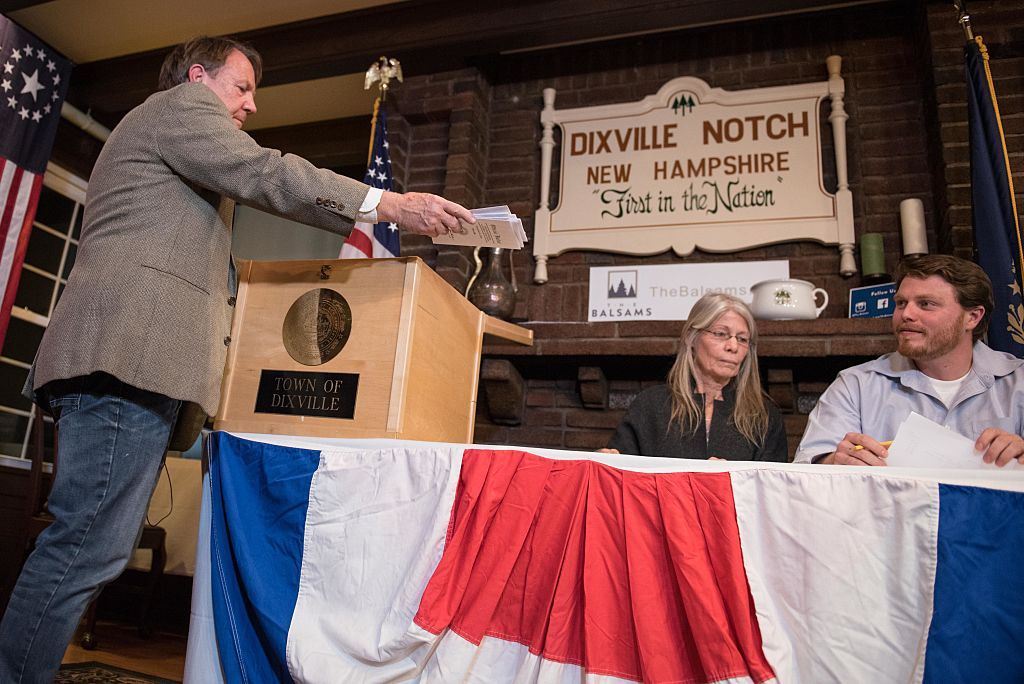 Dixville Notch casts first ballots on 2016 Election Day