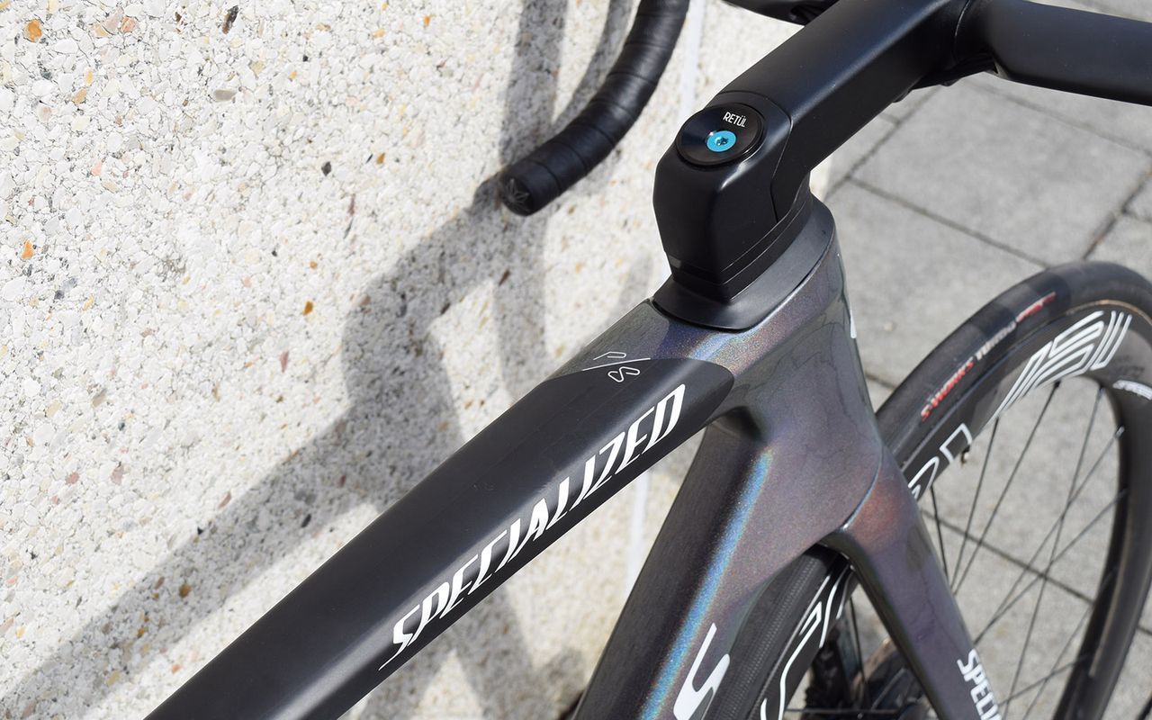 The top tube has a split between the glitter and matt finishes