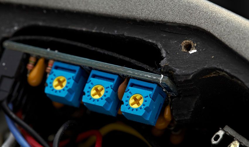 You can tinker with the sound of the VSC presets via holes in the rear access panel