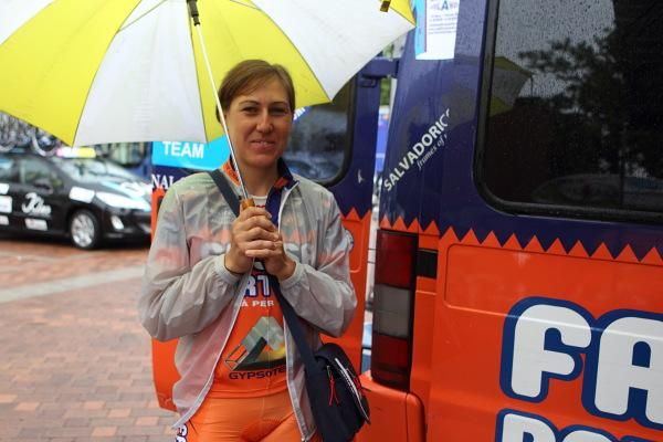 Simona Frapporti (Top Girls Fassa Bortolo - Ghezzi) waits to go to sign on