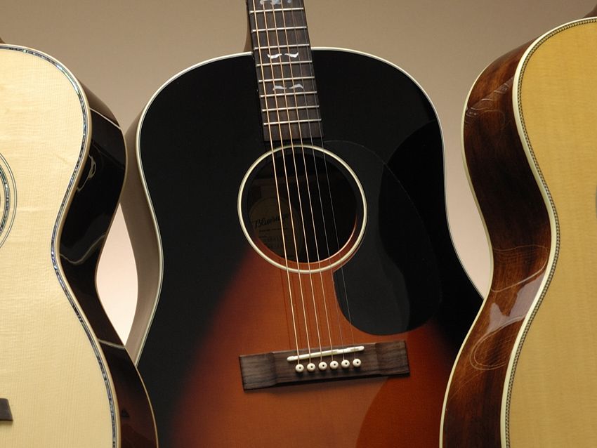 The BG-140's sunburst top lends a suitably vintage feel.