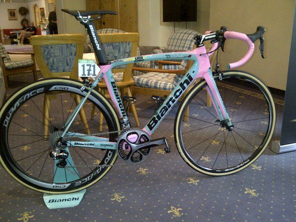 Steven Kruijswijk's pink and celeste Bianchi Oltre XR2