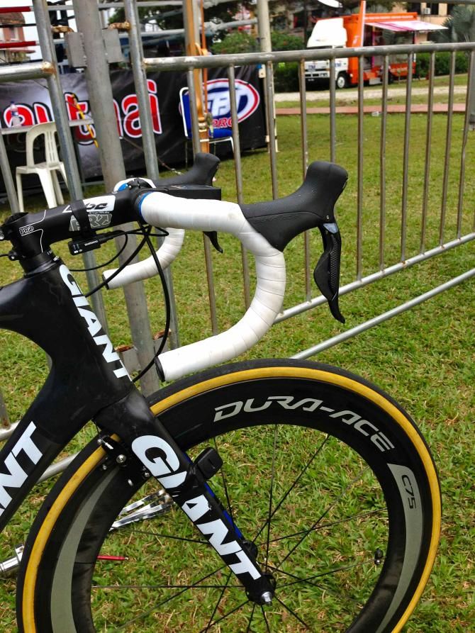 Bos runs his Shimano levers near horizontal to the ground
