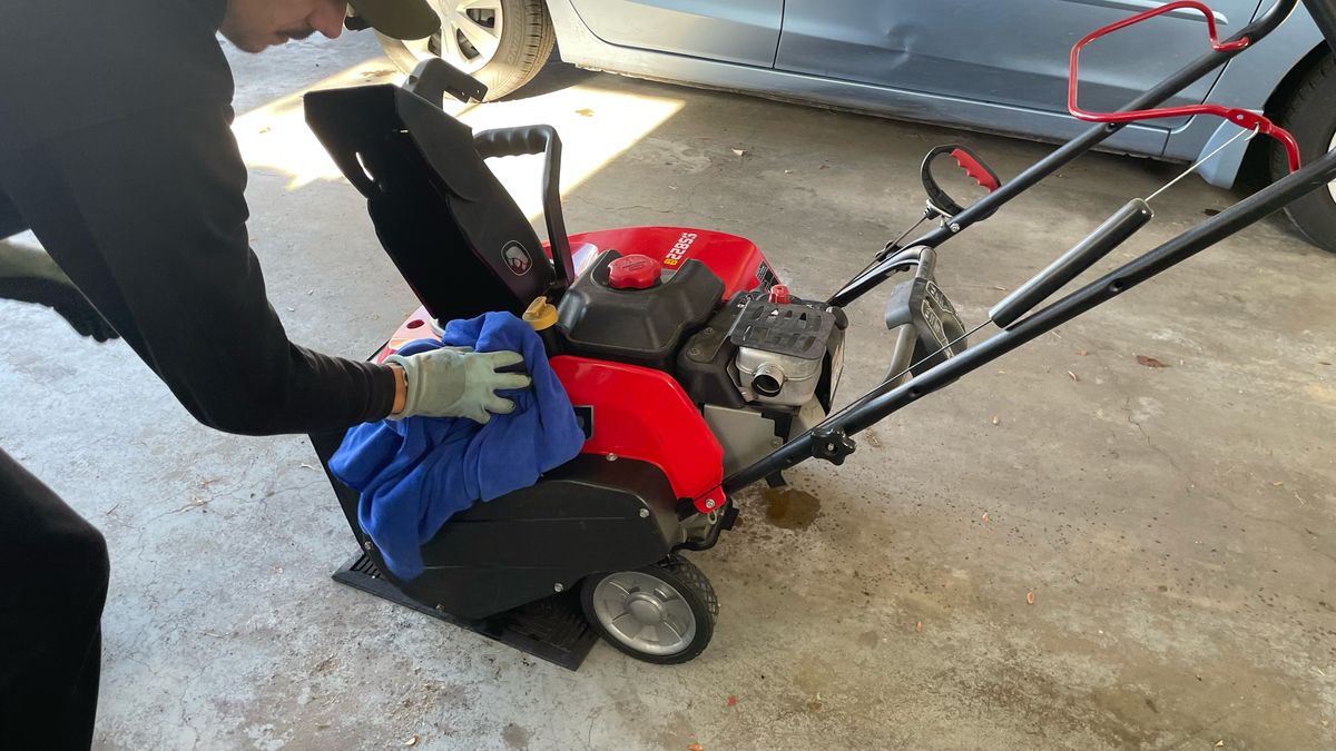 How to clean a snow blower in 6 simple steps | Top Ten Reviews