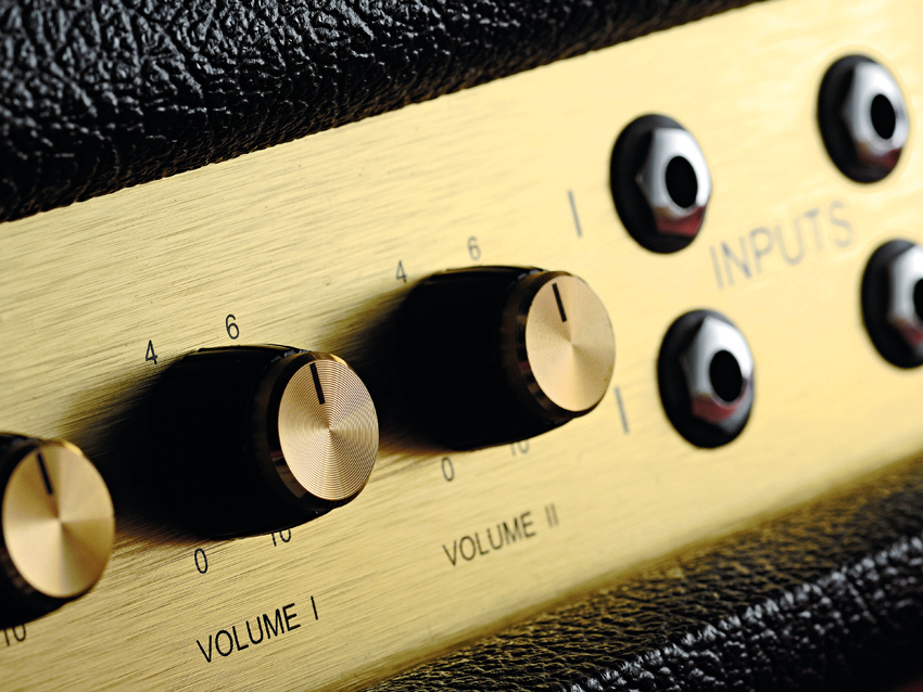 The channel inputs can be bridged, in classic Marshall style.