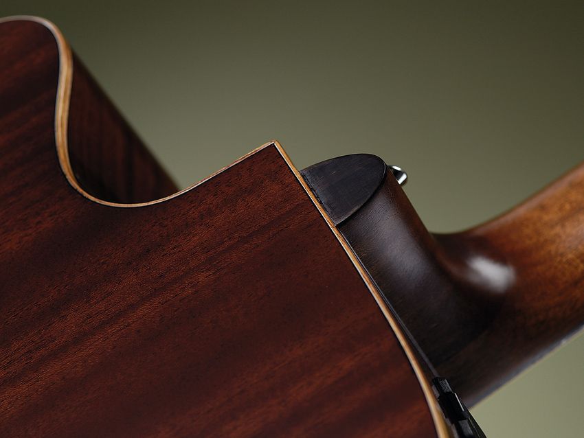 The presence of a second strap button is very welcome.