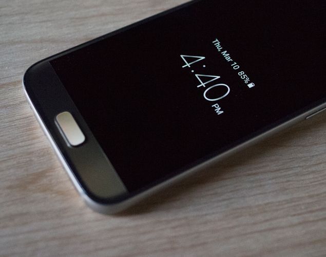 Samsung Galaxy S7 image: The phone's always-on display shows the time and notifications, even when the screen is "off," while draining less than 1% of your battery per hour.