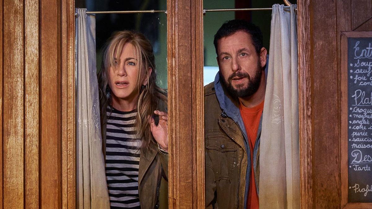 Jennifer Aniston and Adam Sandler in Murder Mystery 2