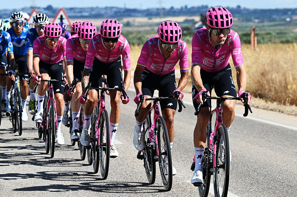 SEVILLA, SPAIN - SEPTEMBER 09: (L-R) Richard Carapaz of Ecuador and Alastair Mackellar of Australia and Team EF Education - EasyPost compete during the La Vuelta - 81st Tour of Spain 202, Stage 17 a 185km stage from Dos Hermanas to Sevilla / #UCIWT / stage from on September 09, 2026 in Sevilla, Spain. (Photo by Tim de Waele/Getty Images)